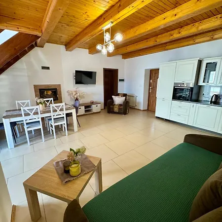 Pod Skrzydlami Iv Apartmán *